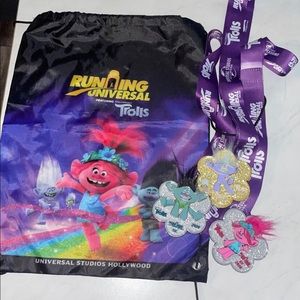 2020 run universal medals and bag